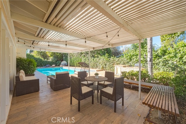 6045 Sausalito Avenue, Woodland Hills CA: https://media.crmls.org/medias/ca47958c-2ad4-4969-8c8e-79e43d005e6a.jpg