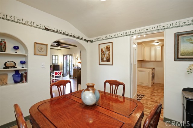404 N Vinedo Avenue, Pasadena CA: https://media.crmls.org/medias/ca47e116-ddb2-492b-a6a9-2ceb9e3dc8b7.jpg