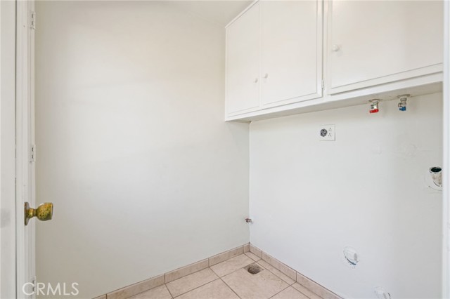 Inside Laundry+Cabinets