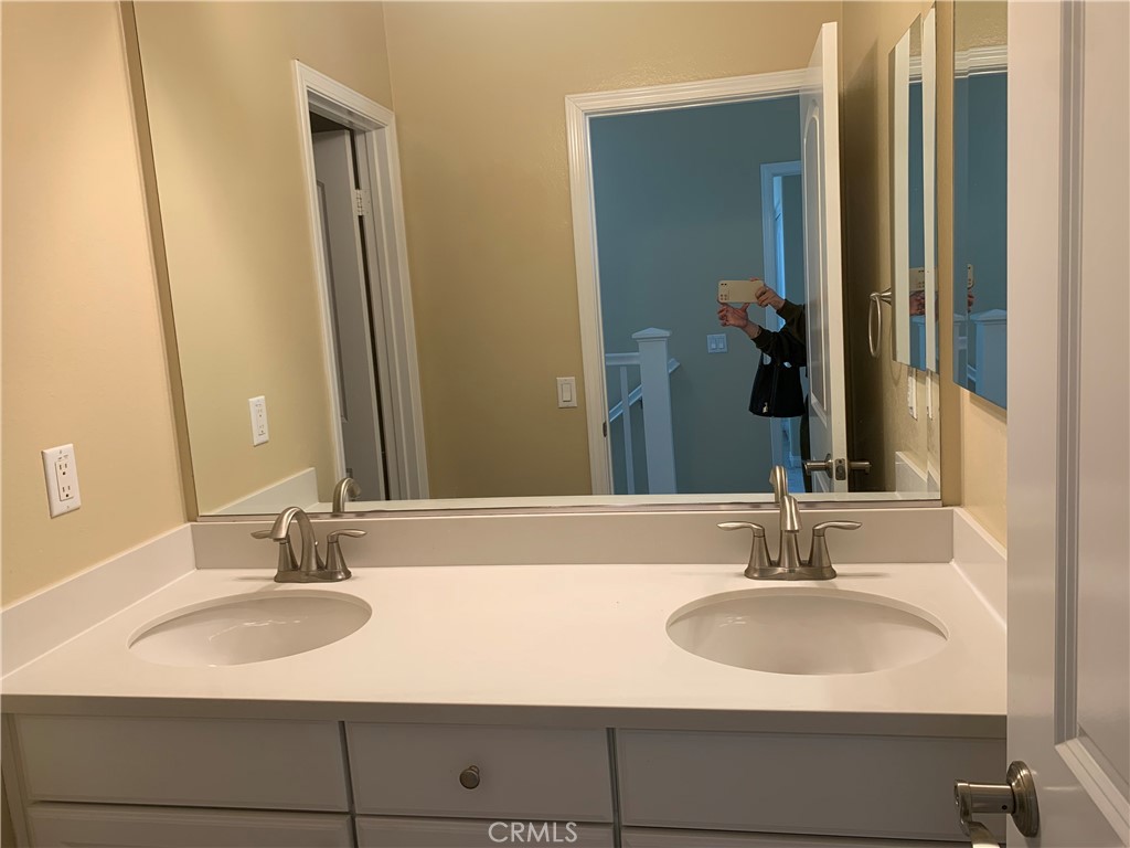 https://media.crmls.org/medias/ca48ee15-4e2f-4fdb-8c4c-779b8829249b.jpg?preset=X-Large