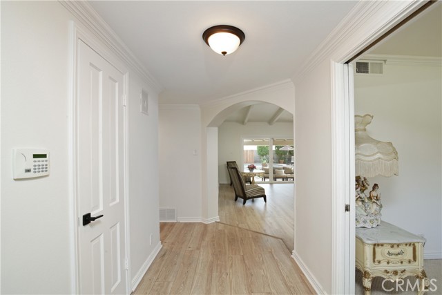Detail Gallery Image 5 of 51 For 9122 Gainford St, Downey,  CA 90240 - 5 Beds | 4 Baths