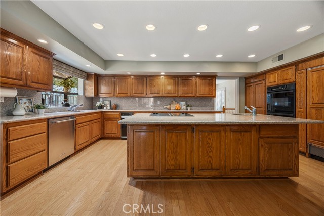 112 Morgan Ranch Road, Glendora CA: https://media.crmls.org/medias/ca49f2e5-af81-44b8-8e3f-84a0193d9b06.jpg