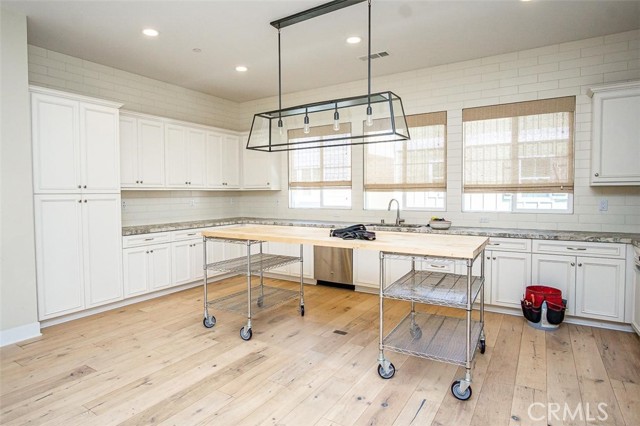 Detail Gallery Image 6 of 13 For 509 Tribella Ct, Santa Ana,  CA 92703 - 3 Beds | 3 Baths