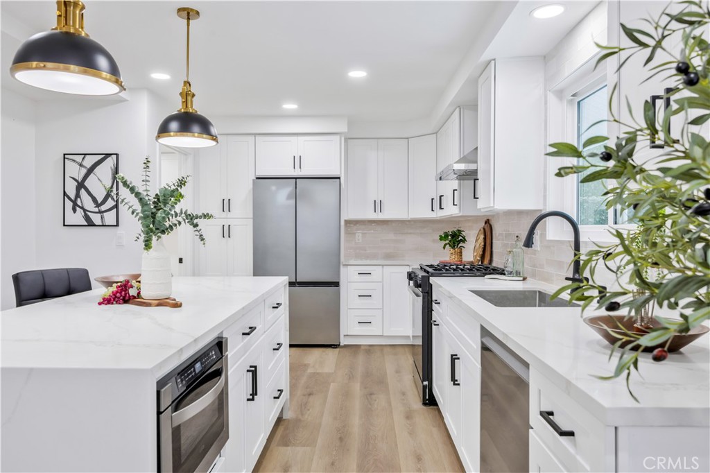 MLS #OC25260126 image #12