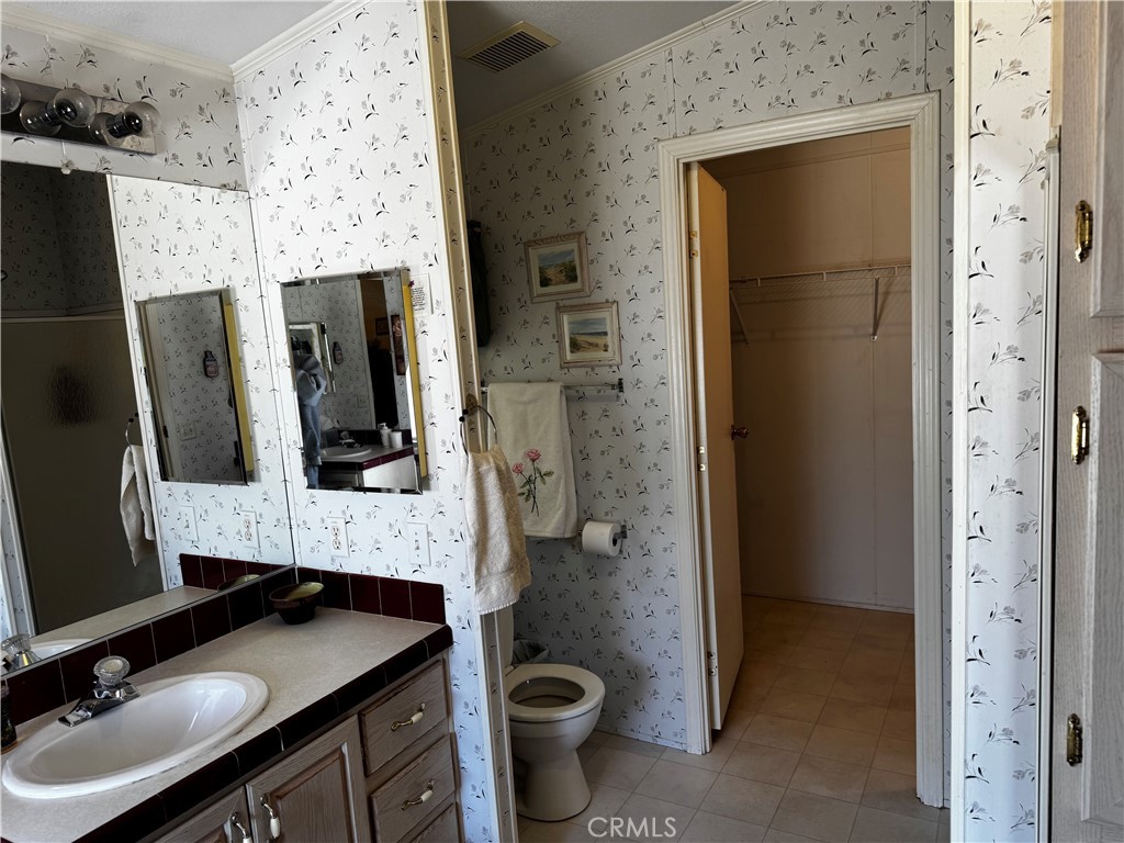 https://media.crmls.org/medias/ca4cab41-7994-4e93-a75c-410349f77bc7.jpg?preset=X-Large