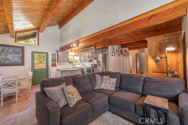 Detail Gallery Image 10 of 43 For 945 Tinker Bell Ave, Big Bear City,  CA 92314 - 3 Beds | 2 Baths