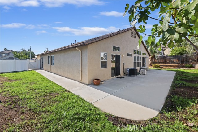 2440 Marigold Way, Corona CA: https://media.crmls.org/medias/ca4df010-9429-418c-a795-6e79a5b36582.jpg