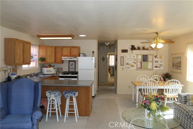 Detail Gallery Image 7 of 16 For 40127 Dream St, Big Bear Lake,  CA 92315 - 2 Beds | 2 Baths