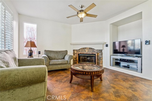 Detail Gallery Image 9 of 44 For 22939 Raintree, Saugus,  CA 91390 - 4 Beds | 3 Baths