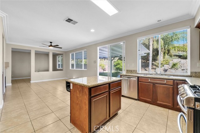 Detail Gallery Image 11 of 32 For 3273 Fig Ct, Lake Elsinore,  CA 92530 - 4 Beds | 3 Baths