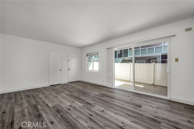 Detail Gallery Image 5 of 18 For 3706 Redondo Beach #B,  Torrance,  CA 90504 - 2 Beds | 1 Baths