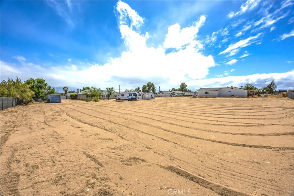 https://media.crmls.org/medias/ca51ac73-930f-443b-a120-f98d03629c61.jpg?preset=X-Large