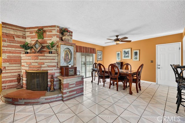 15937 Manzanita, Fontana CA: https://media.crmls.org/medias/ca526986-4a60-4604-bfa0-e53e3ec1ffac.jpg