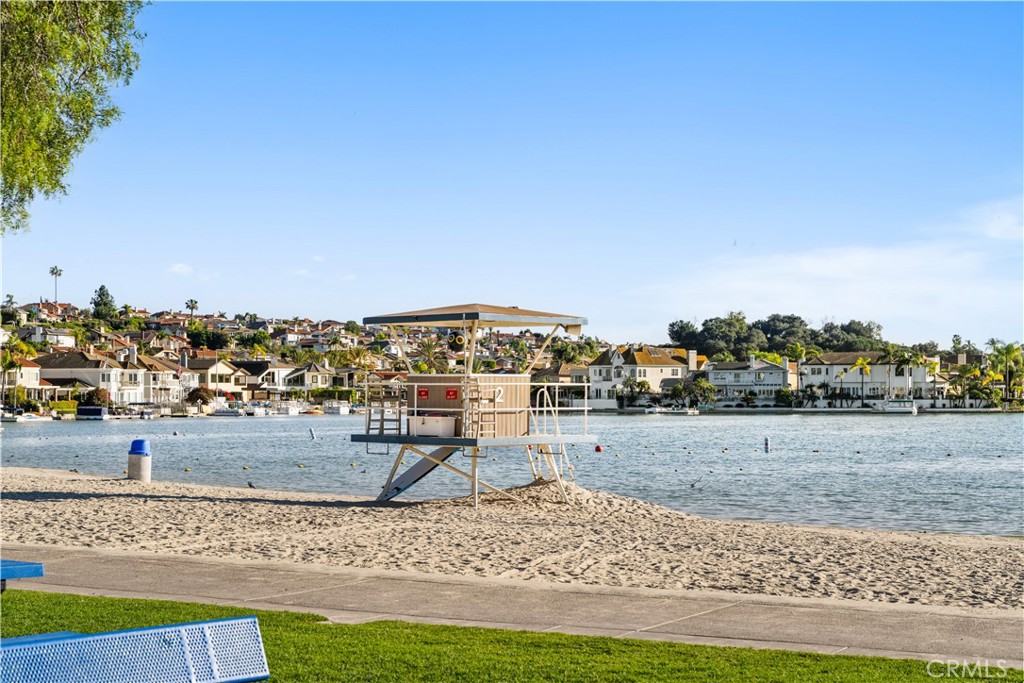 https://media.crmls.org/medias/ca53c45f-9ea0-49ea-b0b8-3816c22cba3a.jpg?preset=X-Large