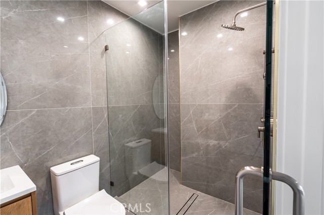 Detail Gallery Image 33 of 73 For 3362 Bellota, Los Angeles,  CA 90027 - 5 Beds | 5 Baths