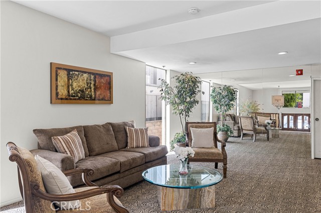 Detail Gallery Image 5 of 49 For 1630 S Bentley Ave #103,  Los Angeles,  CA 90025 - 2 Beds | 2/1 Baths