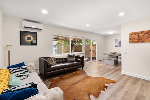 341 Carriage Drive, Santa Ana CA: https://media.crmls.org/medias/ca550f10-2bcb-4eec-b38e-768c1a0628e7.jpg