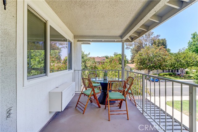 925 Ave Majorca, Laguna Woods CA: https://media.crmls.org/medias/ca552a1c-609f-405c-8bc5-b007834c4bee.jpg