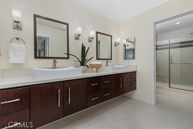 270 Old Ranch Road, Seal Beach CA: https://media.crmls.org/medias/ca5535ce-1bb8-4a86-98fa-835ba38818fa.jpg