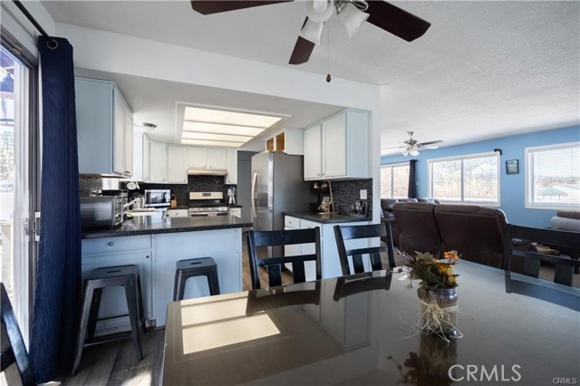 Detail Gallery Image 11 of 31 For 40565 Big Bear Blvd, Big Bear Lake,  CA 92315 - 3 Beds | 2/2 Baths