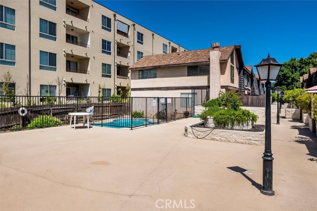 Detail Gallery Image 23 of 25 For 5461 Newcastle Ave #8,  Encino,  CA 91316 - 2 Beds | 2/1 Baths