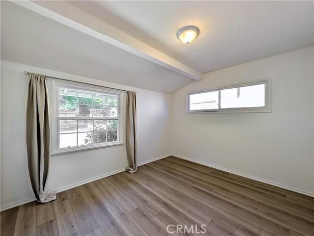 Detail Gallery Image 19 of 26 For 18938 Prairie St, Northridge,  CA 91324 - 4 Beds | 2 Baths