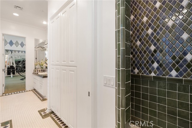 16727 Camino Sierra del Sur Drive, Rancho Santa Fe CA: https://media.crmls.org/medias/ca56e725-31da-4213-a3cb-67657d7c2b79.jpg