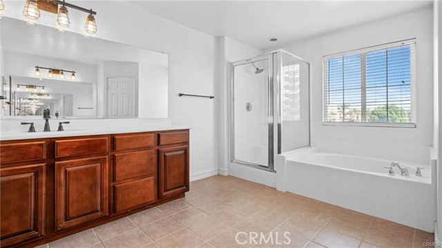 Image 40 of 65 For 13726 Kiwi Avenue