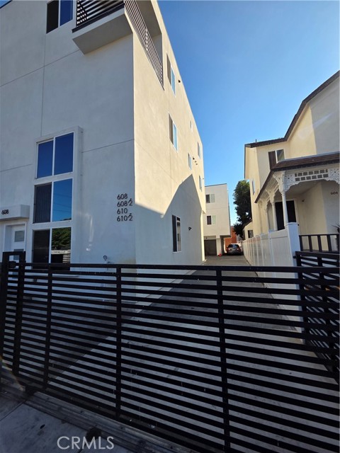 Detail Gallery Image 3 of 45 For 608 E 29th St #608,  Los Angeles,  CA 90011 - 5 Beds | 4 Baths