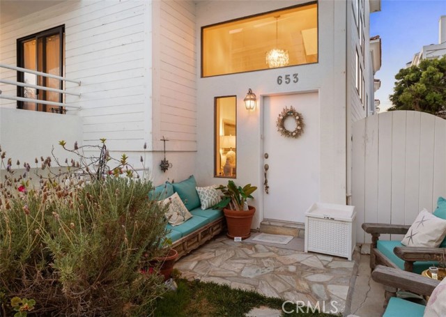 653 4th Street, Hermosa Beach, California 90254, 3 Bedrooms Bedrooms, ,2 BathroomsBathrooms,Residential,Sold,4th,SB22093318