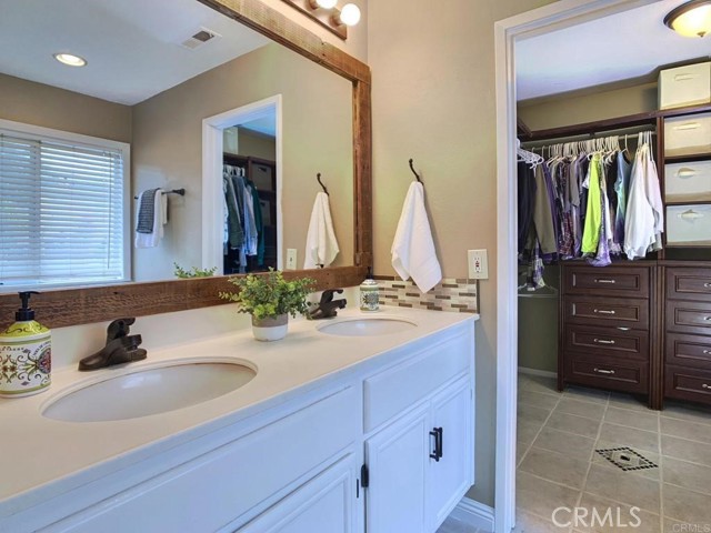 1242 Avenida Amistad, San Marcos CA: https://media.crmls.org/medias/ca591dbb-5d90-48b7-a68d-3b1af355e086.jpg