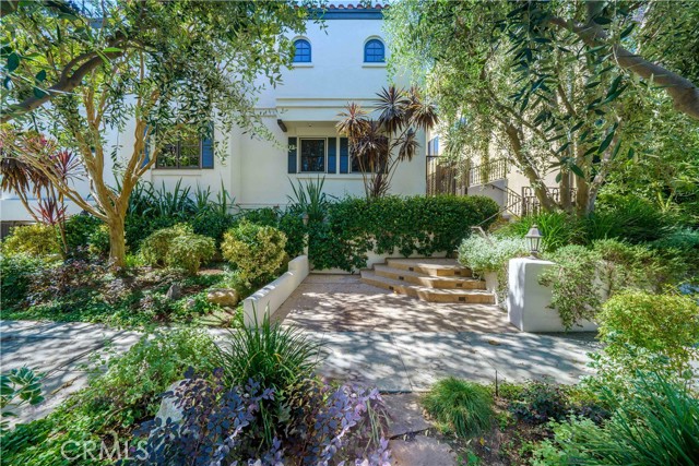 Detail Gallery Image 2 of 40 For 14100 Dickens St #4,  Sherman Oaks,  CA 91423 - 2 Beds | 2/1 Baths