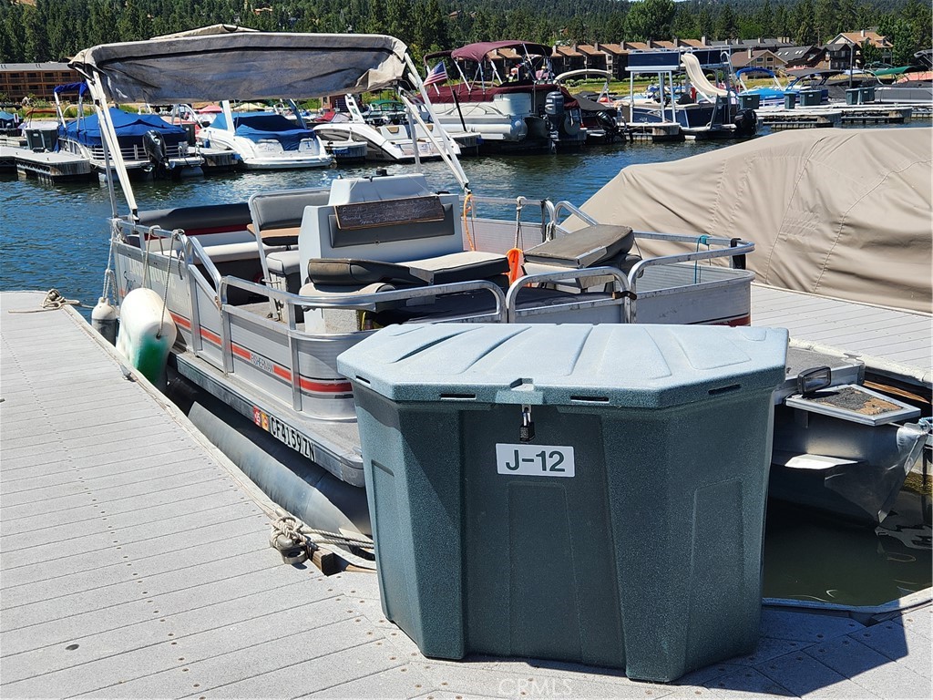 https://media.crmls.org/medias/ca5a4193-ccc4-43a4-8295-a0f068e84e47.jpg?preset=X-Large