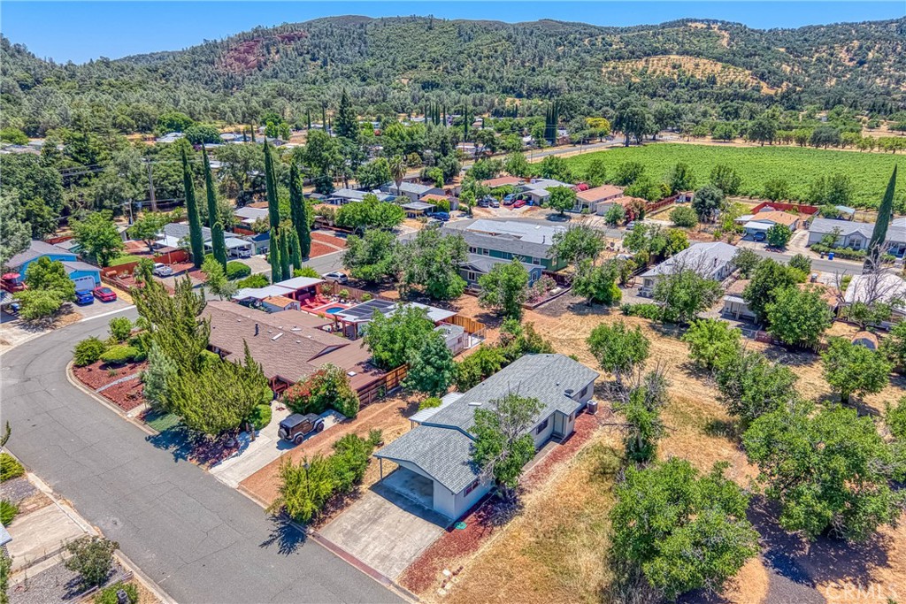 13937 Chestnut Lane