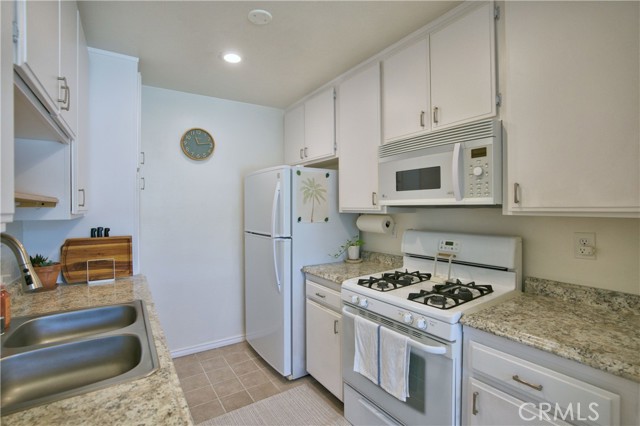 Detail Gallery Image 15 of 18 For 3649 Glendon Ave #204,  Los Angeles,  CA 90034 - 1 Beds | 1 Baths