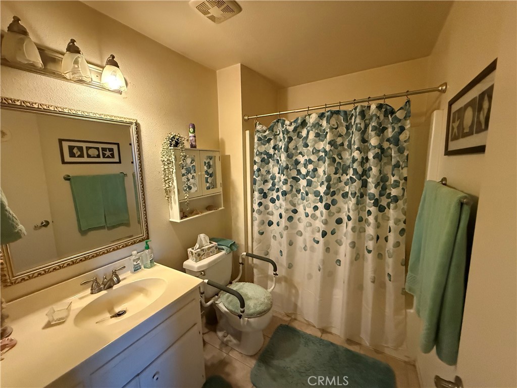 https://media.crmls.org/medias/ca5aaa6a-8414-42a9-80cf-9ff616dae5e8.jpg?preset=X-Large