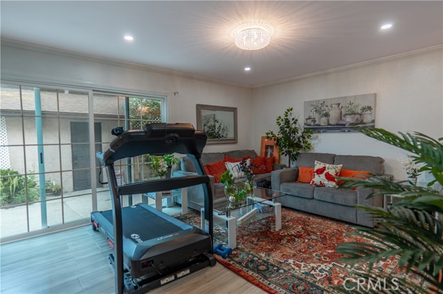 Detail Gallery Image 13 of 22 For 7554 Corbin #4,  Reseda,  CA 91335 - 2 Beds | 1 Baths