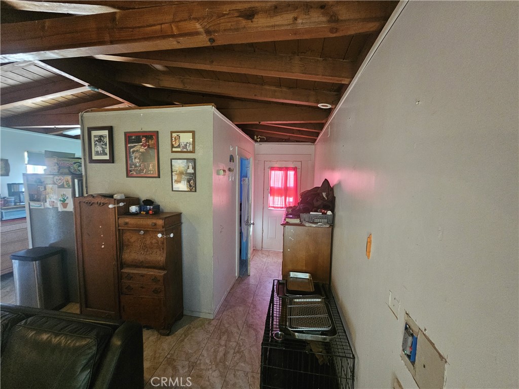 https://media.crmls.org/medias/ca5bdd57-935e-4cd4-9ee3-8885c41fb060.jpg?preset=X-Large