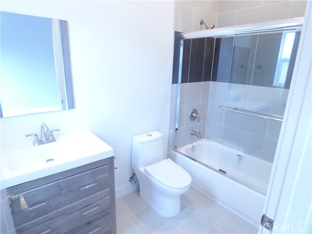 Detail Gallery Image 9 of 20 For 1923 Holly Dr, Los Angeles,  CA 90068 - 2 Beds | 2 Baths