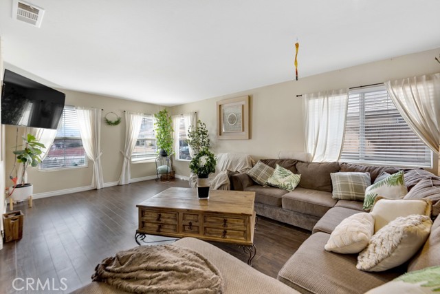 Detail Gallery Image 4 of 31 For 6247 Sandwood, Palmdale,  CA 93552 - 5 Beds | 3 Baths