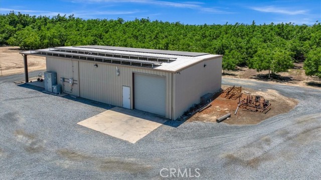 13715 E Nebraska Avenue, Kingsburg CA: https://media.crmls.org/medias/ca5c691e-b130-4ce4-b78a-d7399398f51b.jpg