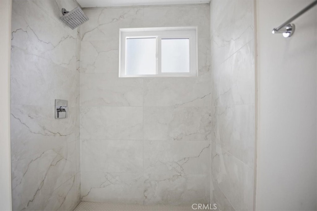 https://media.crmls.org/medias/ca5dbcf3-50b7-407d-8a1c-def1bb6483a9.jpg?preset=X-Large