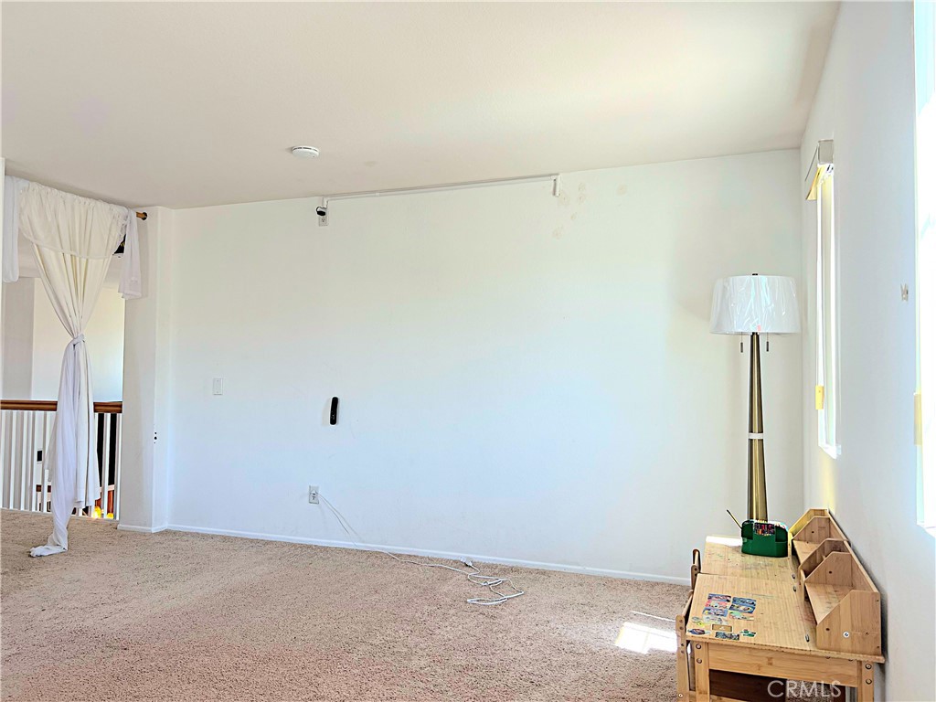 https://media.crmls.org/medias/ca5dc7e1-db37-4cd1-84c2-0e13f03455f4.jpg?preset=X-Large