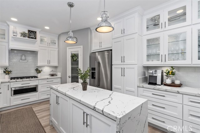 12 La Perla, Lake Forest CA: https://media.crmls.org/medias/ca5dc913-6986-4f8e-9f5f-d4c9fd590139.jpg
