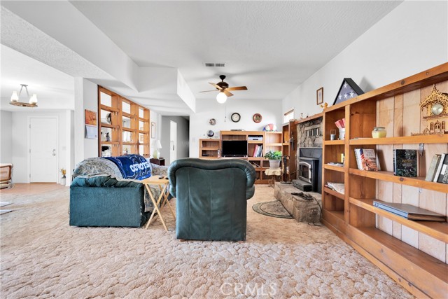 Detail Gallery Image 9 of 32 For 15181 Barbara Ln, Apple Valley,  CA 92307 - 4 Beds | 2 Baths