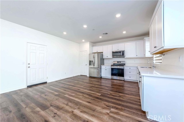9795 Ardisia Street, Riverside CA: https://media.crmls.org/medias/ca5e08f7-b761-482d-aeef-96df3e0d0cec.jpg