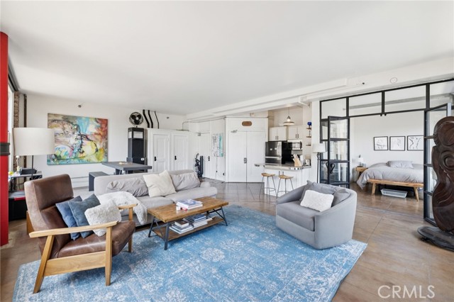 215 W 7th Street, Los Angeles CA: https://media.crmls.org/medias/ca5e1f81-9341-494a-93dc-ca4d808b0001.jpg