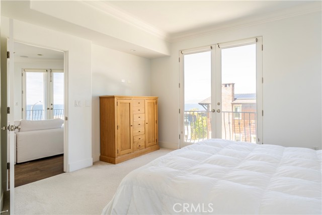 300 19TH Street, Manhattan Beach CA: https://media.crmls.org/medias/ca5e4c15-17f5-4efe-a8fa-d7bd1b934204.jpg