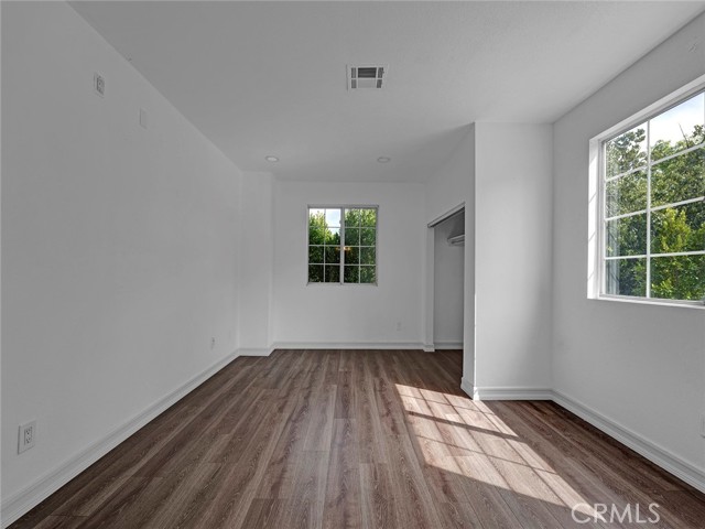 Detail Gallery Image 12 of 20 For 14202 Lanark St, Panorama City,  CA 91402 - 5 Beds | 3/1 Baths