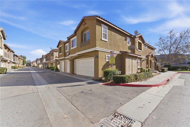 Detail Gallery Image 17 of 23 For 25796 Iris #C,  Moreno Valley,  CA 92551 - 3 Beds | 3 Baths